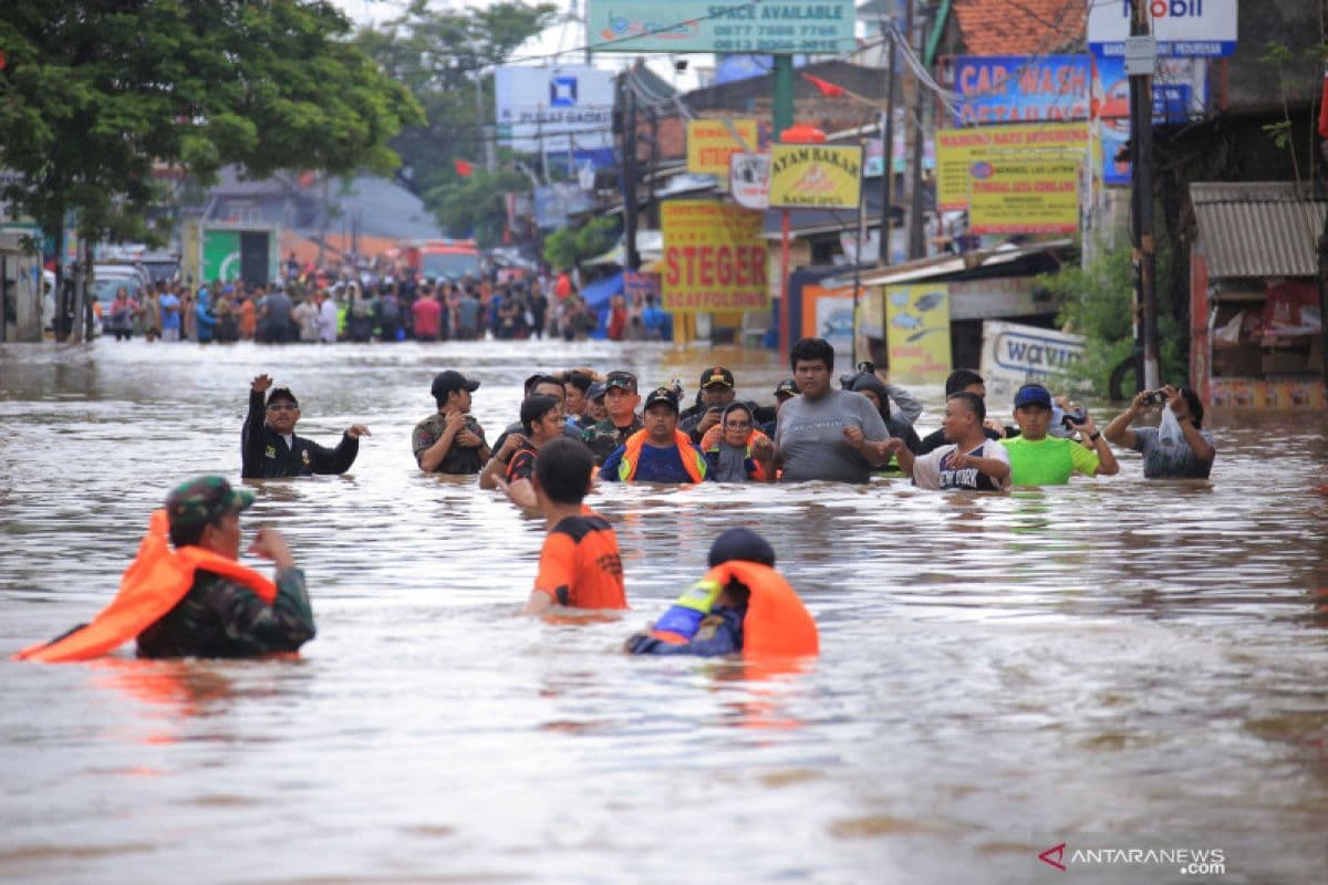 Banjir Parah di Kota Tangerang, Tanggul Jebol Jembatan Lumpuh