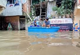 39 RT di Jakarta Terendam Banjir Jumat Pagi, Paling Tinggi 3,5 Meter