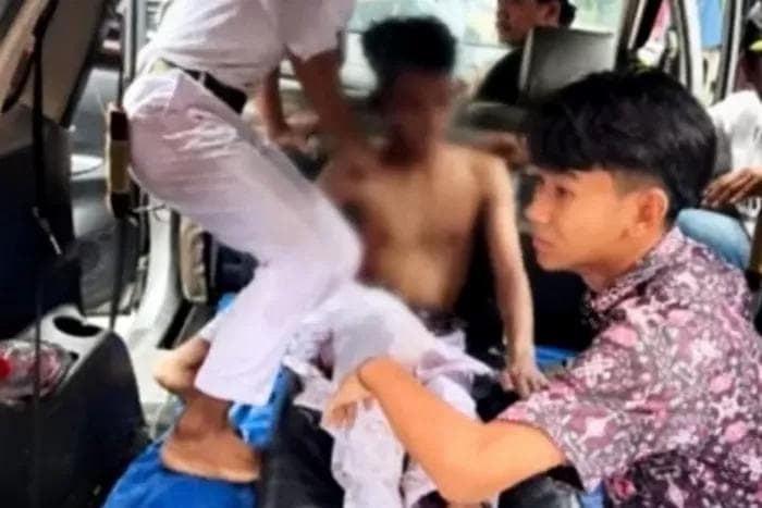 Masjid Sekolah Diguncang Ledakan: 50+ Pelajar Jadi Korban Saat Salat Jumat